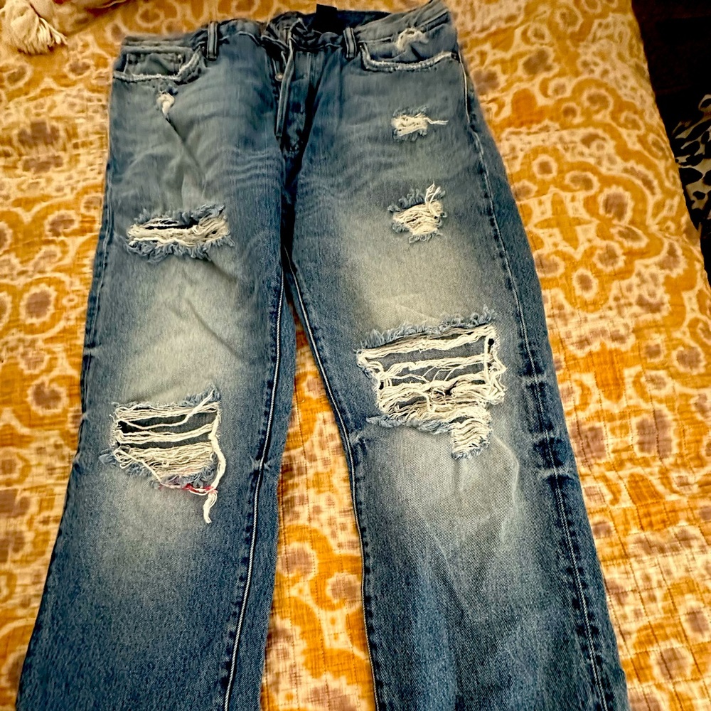 EUC Men’s Denim ripped jeans size 34/30 straight fit.